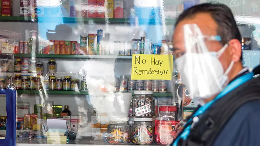 Un anuncio sobre la carencia de Remdesivir en una farmacia de Cochabamba.  DICO SOLÍS