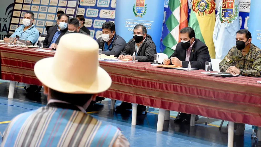 La reunión de los miembros del COED, este jueves. DICO SOLÍS