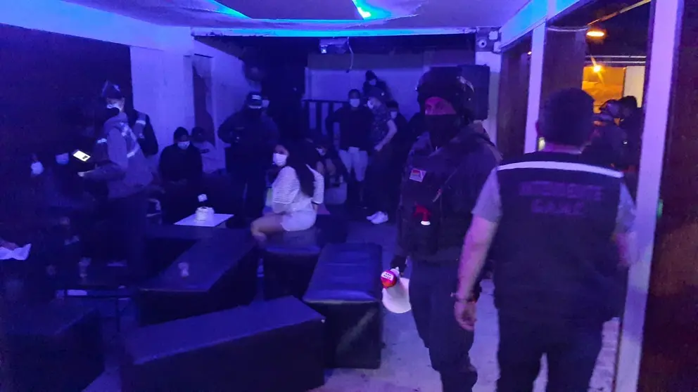 Intervienen fiesta clandestina en discoteca reincidente "Azabache" en la zona norte. INTENDENCIA MUNICIPAL
