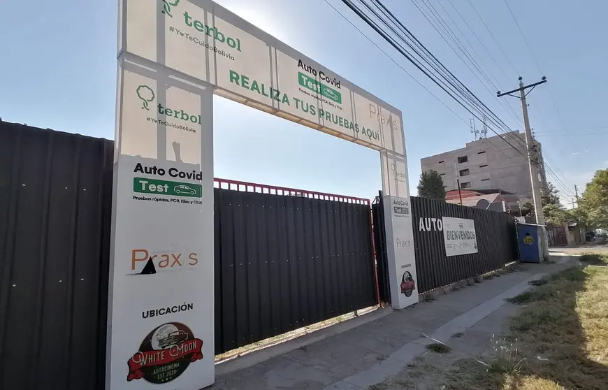 Frontis de ingreso al autocovid en la zona norte de Cochabamba.