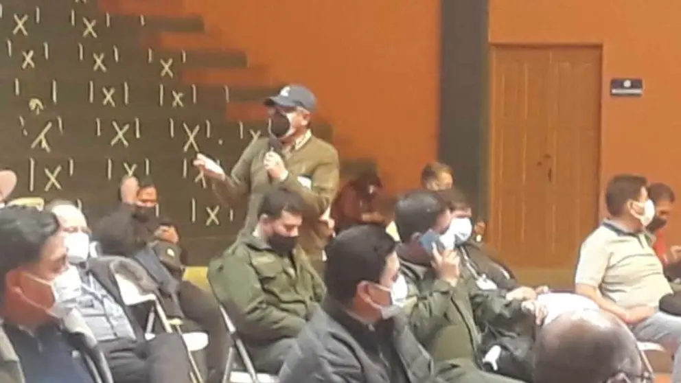 El representante del transporte federado, Jos&eacute; Orellana, cuando dio una intervenci&oacute;n en el COED. Andr&eacute;s Pacheco