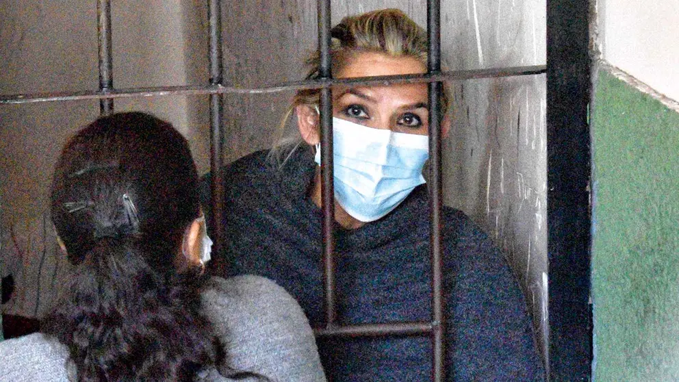 La expresidenta Jeanine Áñez tras su arresto, en marzo. ARCHIVO