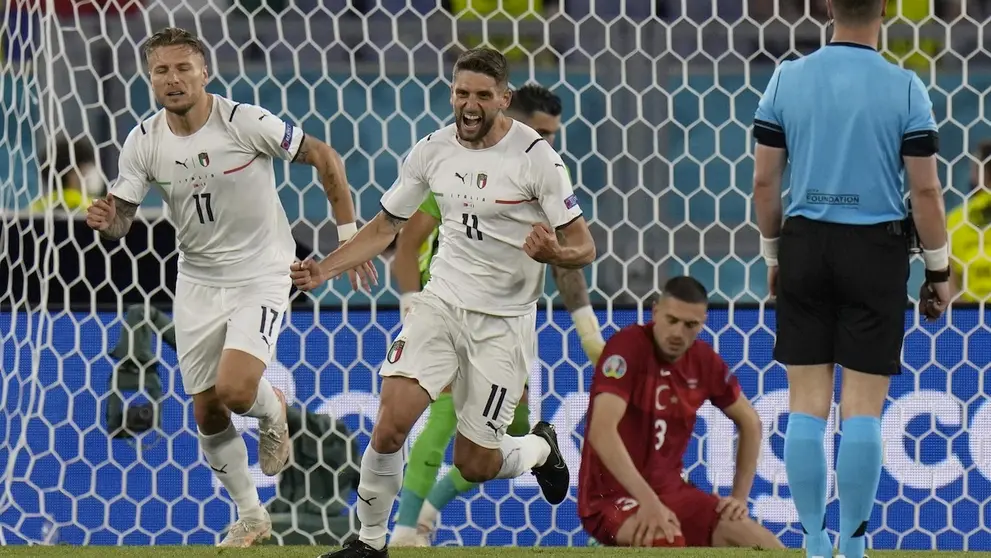 Jugadores de Italia celebran uno de los goles ante Turquía. EFE