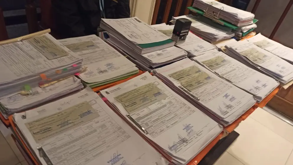 Cheques que fueron entregados a las empresas constructoras en la Alcald&iacute;a.
