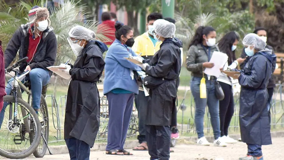 Personal del SEDES realiza el rastrillaje COVID en la zona sur. DICO SOLÍS