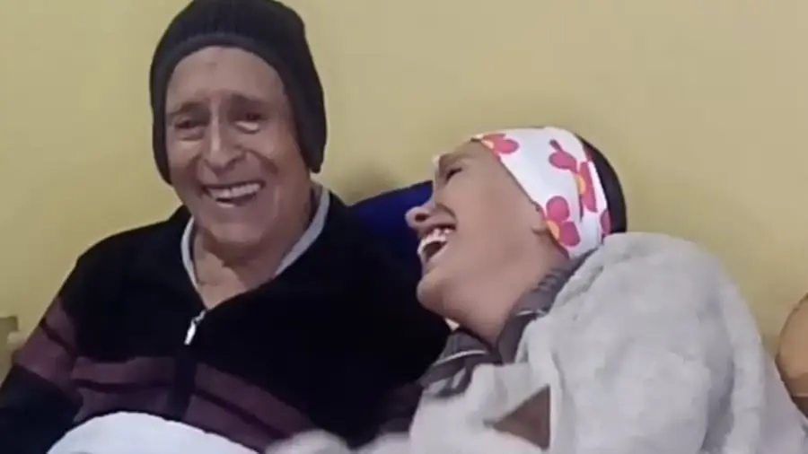 David Santalla junto a su esposa y compa&ntilde;era de vida, Sandra Saavedra. Captura de video