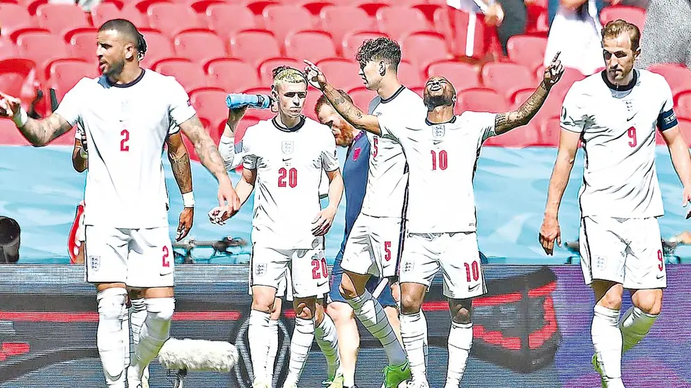 Los jugadores de Inglaterra festejan un gol en la Eurocopa. EFE
