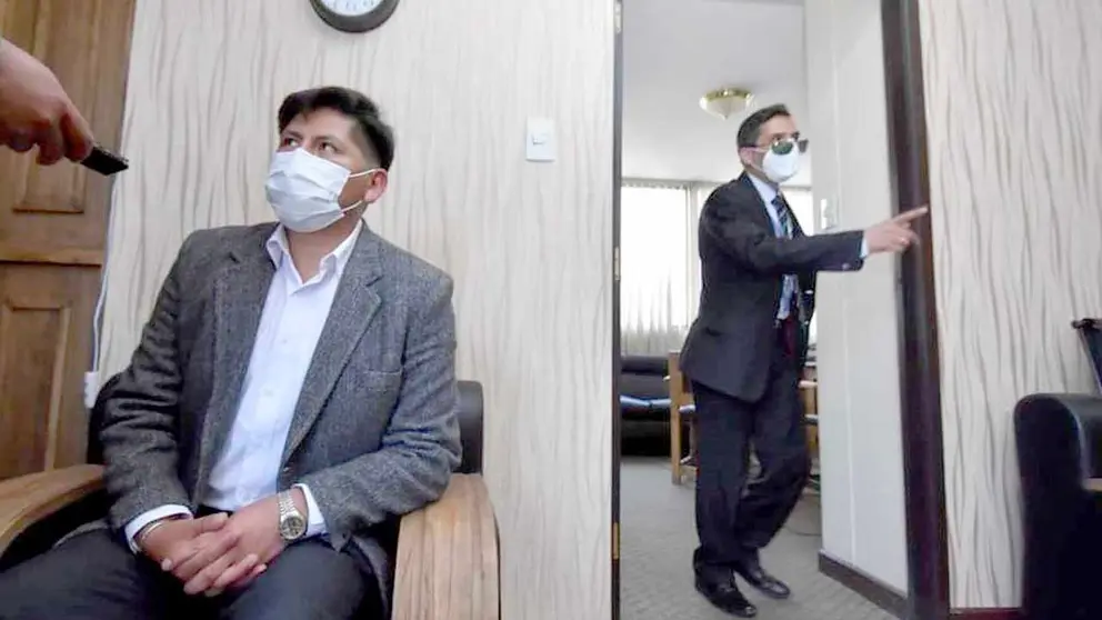 El médico Jhiery Fernández en una de sus audiencias virtuales. APG