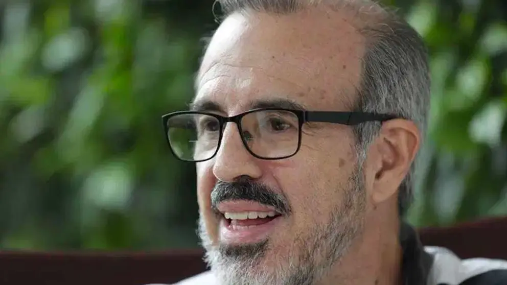 Fotografía de archivo fechada el que muestra al exdirigente sandinista Luis Carrión durante una entrevista con Efe en Managua (Nicaragua). EFE