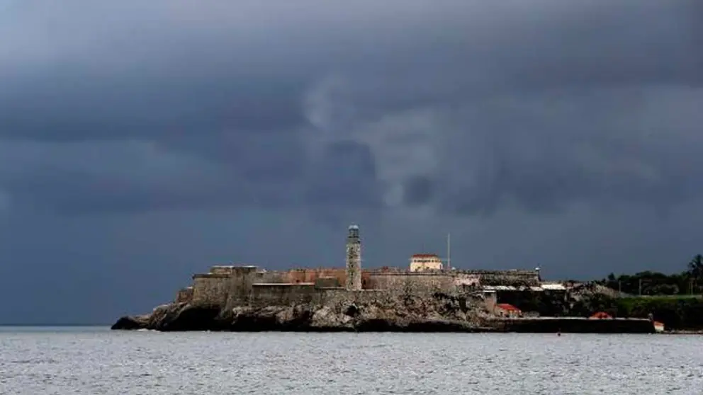 Fotografía del Castillo del Morro tras el paso de la tormenta tropical Elsa, en La Habana (Cuba). EFE