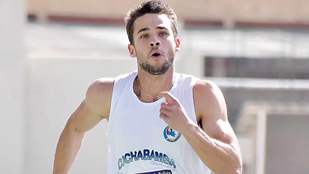 El velocista cochabambino Bruno Rojas en una prueba oficial.     DICO SOLÍS