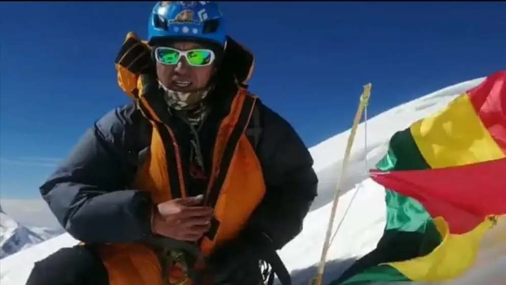 Ayaviri, en la cima la monta&ntilde;a Broad Peak (ubicada entre China y Pakist&aacute;n, de 8.051 metros de altura). CORTESÍA