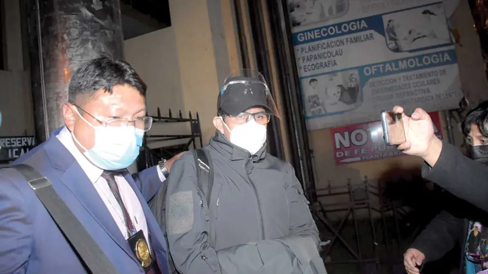 El excomandante del Ejército, Iván Inchauste, al llegar a La Paz. APG