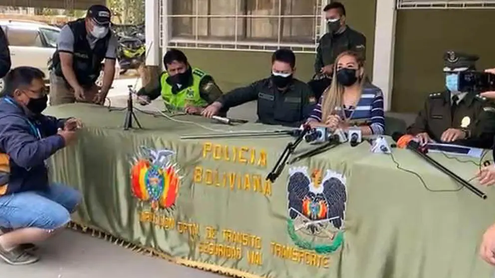Autoridades de la Aduana Nacional y la Policía, en conferencia de prensa sobre los últimos operativos. CAPTURA