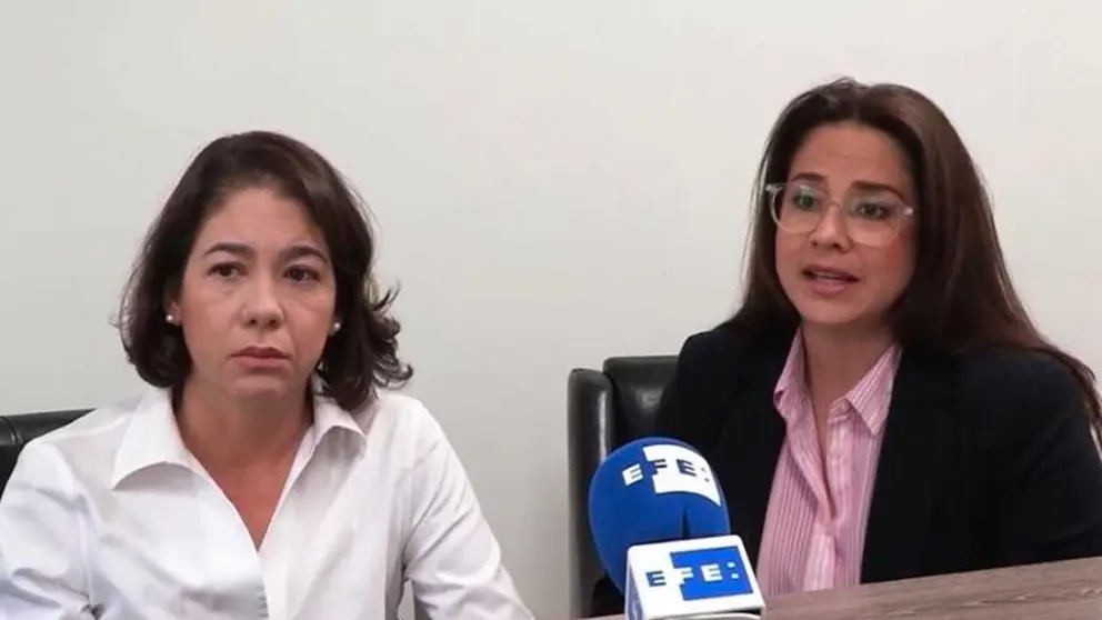 Captura de video que muestra a Berta Valle (d) y Victoria Cárdenas (i), las esposas de los aspirantes presidenciales nicaragüenses detenidos Félix Maradiaga y Juan Sebastián Chamorro, respectivamente. EFE