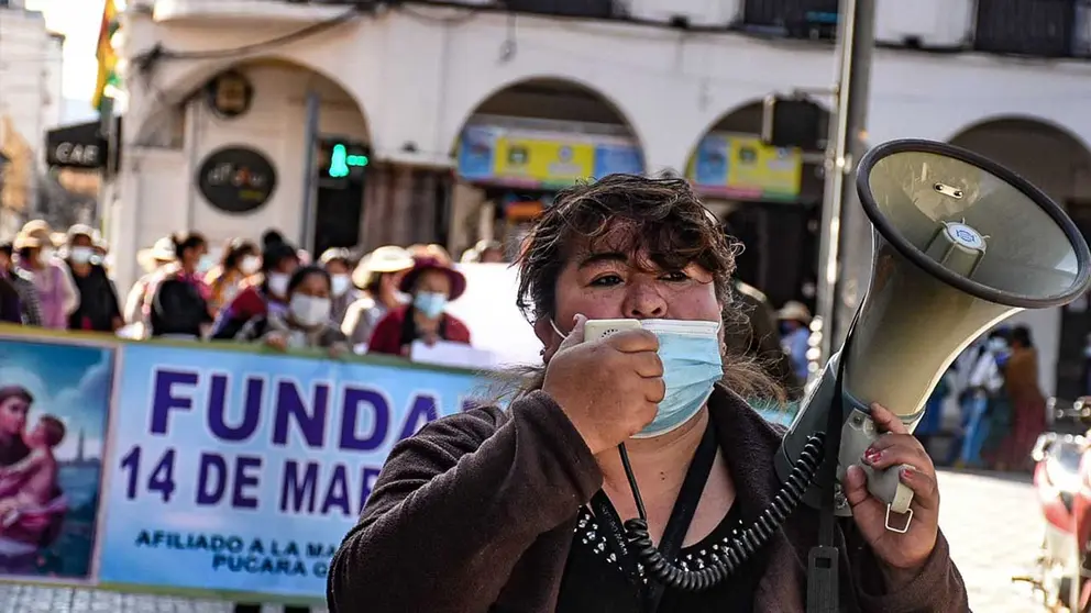 Vecinos de San Antonio de Pucara ingresan a la Plaza Principal. Dico Sol&iacute;s
