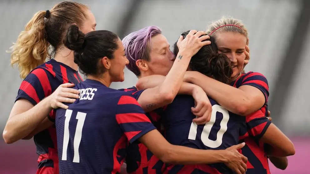Jugadoras de Estados Unidos celebran una conquista durante la victoria (4-3) sobre Australia para ganar el bronce en el fútbol femenino. Instagram @USWNT.