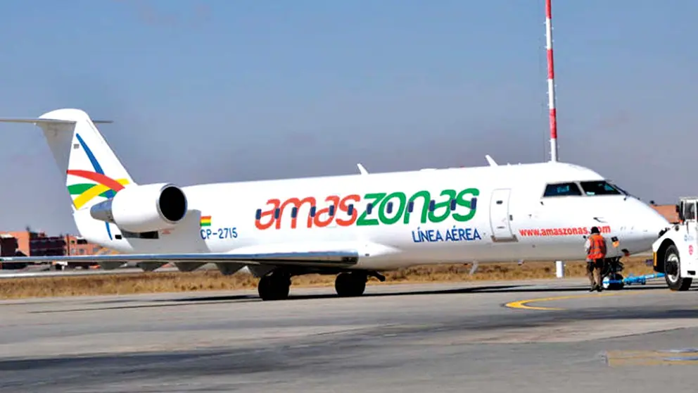 Una aeronave de Amaszonas en el aeropuerto de Cochabamba. ARCHIVO