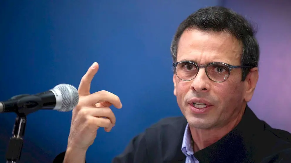 El opositor venezolano Henrique Capriles habla en una rueda de prensa hoy, en Caracas (Venezuela). EFE