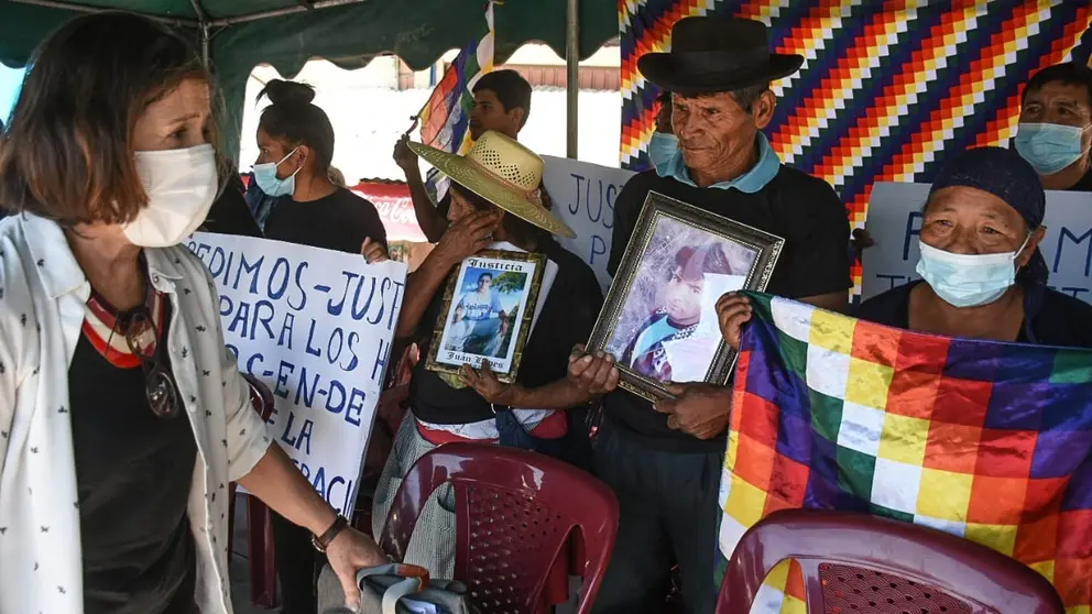 Expertos del GIEI se encuentran con familiares de las víctimas de la masacre de Sacaba. DICO SOLÍS