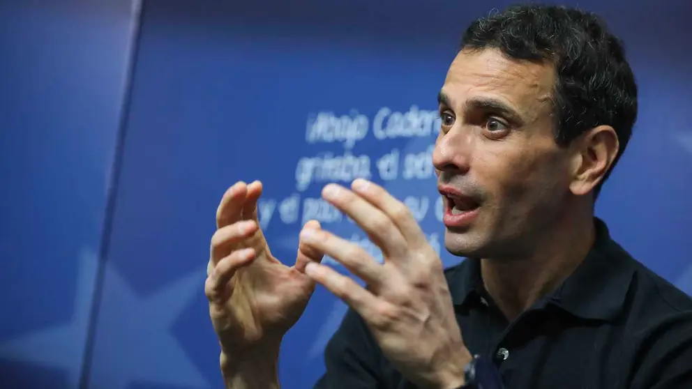Imagen de archivo del opositor venezolano, Henrique Capriles, participa en una rueda de prensa en Caracas (Venezuela). EFE