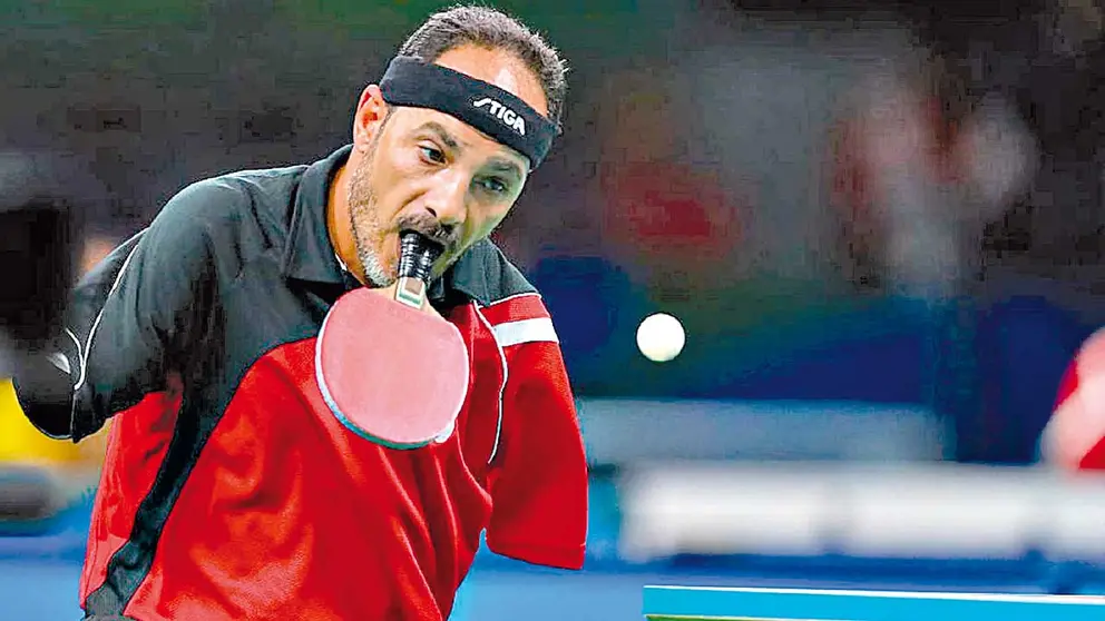 Ibrahim Elhusseiny Hamadtou durante un saque en los Juegos Paralimpicos de Tokio. EFE