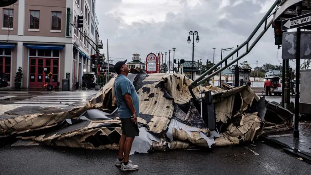 Ida mantiene el peligro como tormenta tropical tras devastar Luisiana. EFE
