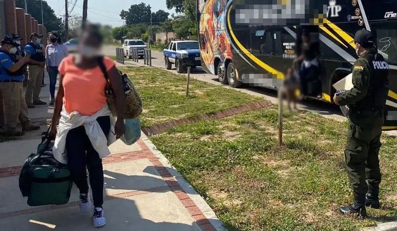 Momento en el que los 73 haitianos fueron interceptados. FISCAL&Iacute;A