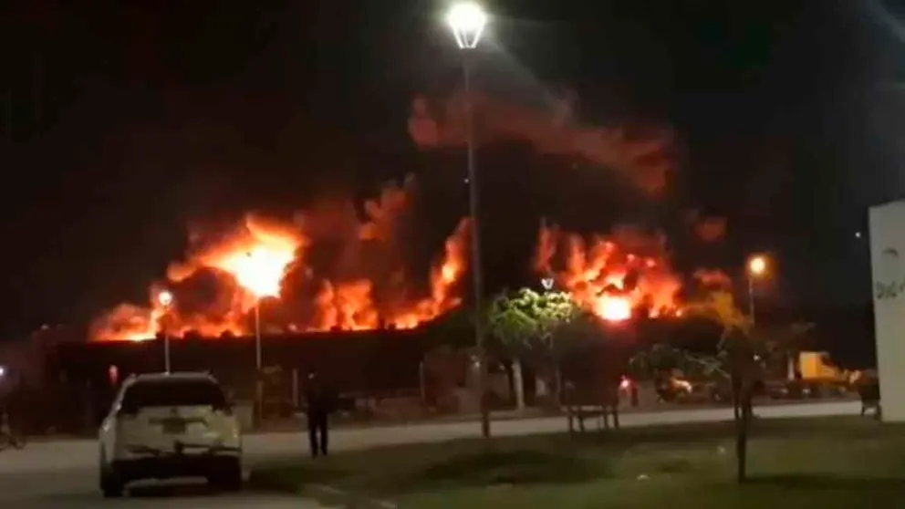 Captura de pantalla de un video que muestra el incendio.