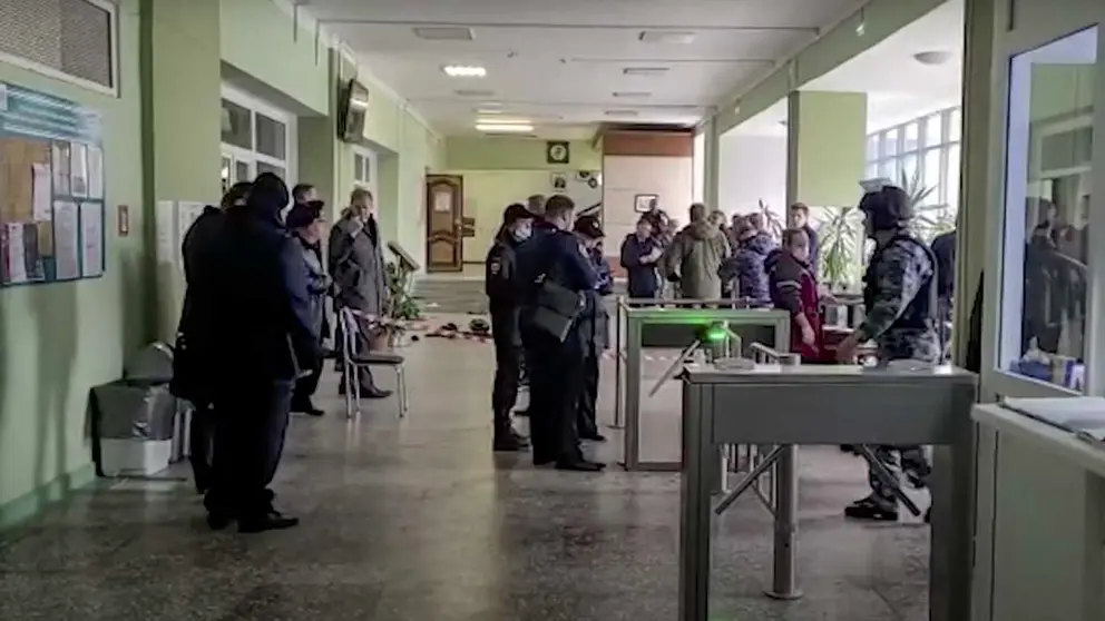 Rebajan a seis los muertos en el tiroteo en una universidad rusa. EFE