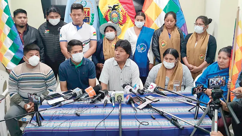 El expresidente Evo Morales y otros dirigentes de las Seis Federaciones del Trópico. CLAUDIO ROJAS