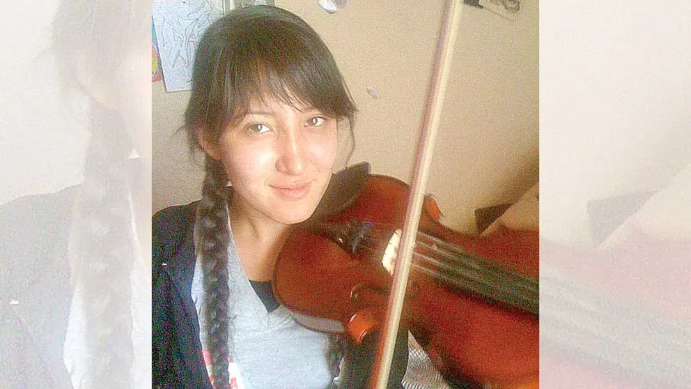 A Zarlet, la joven que desapareció en junio de 2012, le gustaba tocar el violín. CORTESÍA DE LA FAMILIA