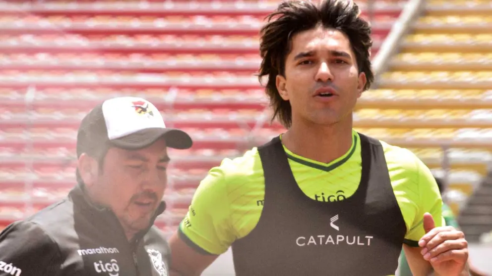 Marcelo Martins realiza un trabajo, durante el entrenamiento de la Verde. APG