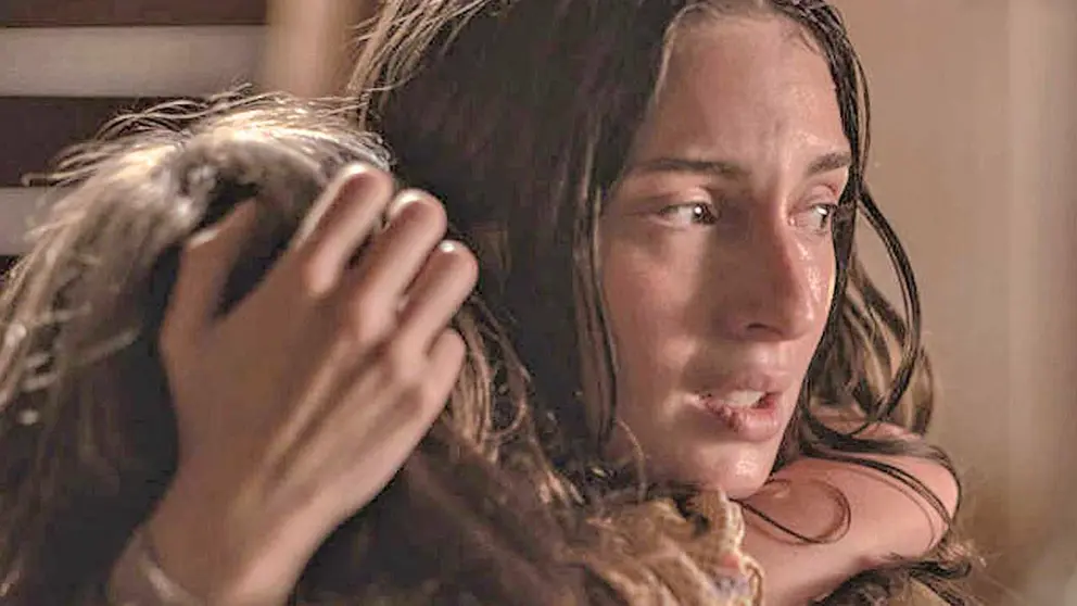 Fotograma de &ldquo;Distancia de rescate&rdquo; de Claudia Llosa.  NETFLIX