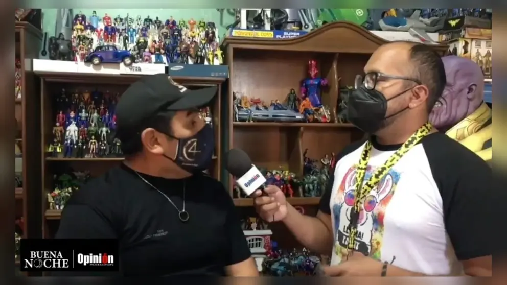 Iv&aacute;n C&eacute;spedes, coleccionista apasionado por figuras de DC, Disney y Marvel, en una entrevista con el programa Buena Noche de OPINI&Oacute;N.