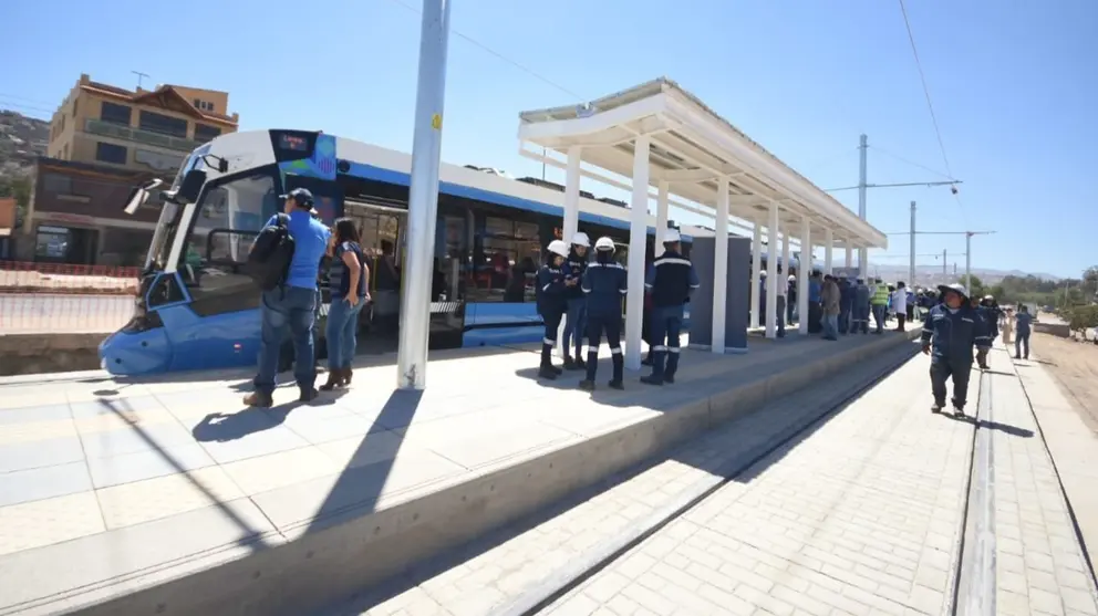 Imagen referencial sobre las pruebas de funcionamiento del tren metropolitano en Cochabamba. ARCHIVO
