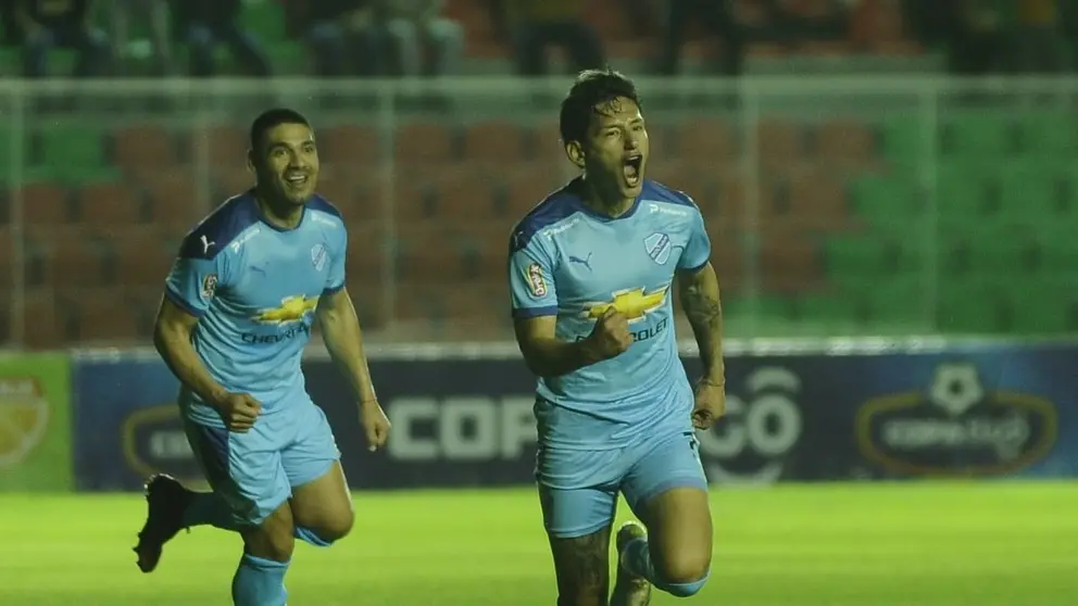 V&iacute;ctor &Aacute;brego festeja el gol de Bol&iacute;var. APG