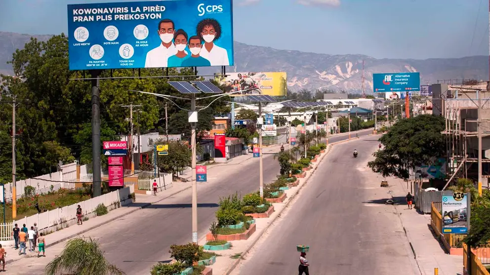 Fotografía de la vía al aeropuerto,  en Puerto Príncipe (Haití)./ ARCHIVO-EFE