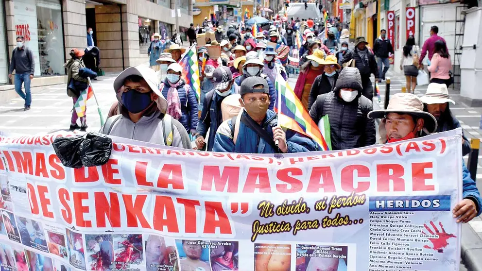 Imagen referencial de familiares y víctimas de las masacres de Sacaba y Senkata. APG