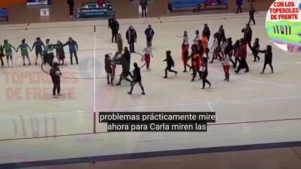 Momento en el que se produce la agresi&oacute;n en contra de la jueza. Captura de video