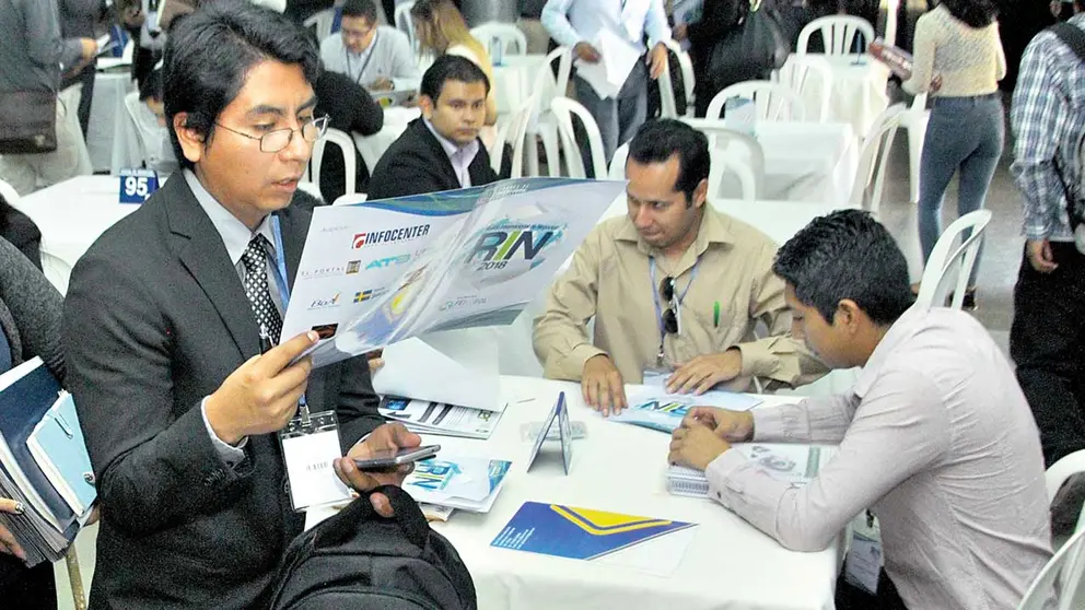 Empresarios durante la semana de negocios en la Feria Internacional de Cochabamba. DICO SOLÍS
