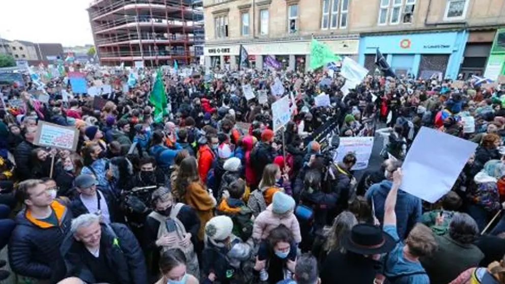 Los jóvenes rugen en Glasgow contra el &ldquo;bla bla bla&rdquo; de la COP26. EFE