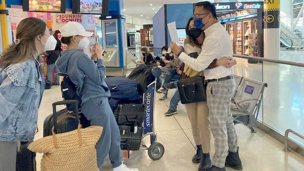 Pasajeros de vuelos internacionales llegan al Aeropuerto Internacional John F. Kennedy (JFK) en Nueva York. EFE