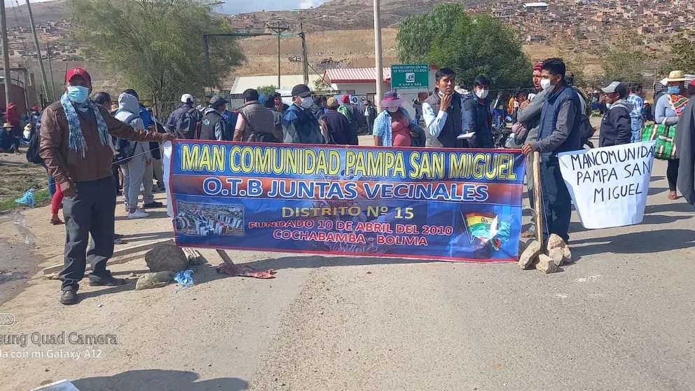 Bloqueo en el botadero de K'ara K'ara por obras. Foto: Cortes&iacute;a.