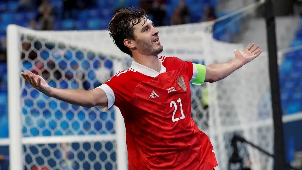 Aleksandr Yerokhin celebra tras anotar el 6-0 para Rusia sobre Chipre por las eliminatorias europeas al Mundial Catar 2022. EFE