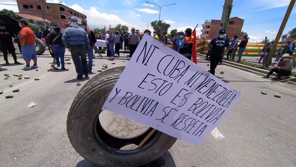 Bloqueo del transporte pesado en Huayculi. DICO SOLIZ.