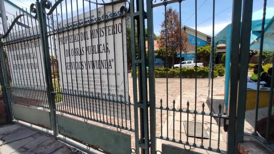 Frontis de la UTF, donde se encuentran reunidos el ministro &Eacute;dgar Monta&ntilde;o y dirigentes del autotransporte. NO&Eacute; PORTUGAL