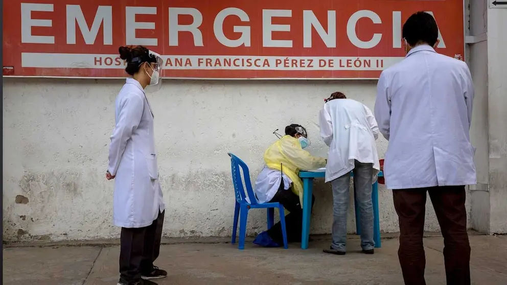 Personal médico en el Hospital Ana Francisca Pérez de León II, en Caracas (Venezuela), en una fotografía de archivo. EFE
