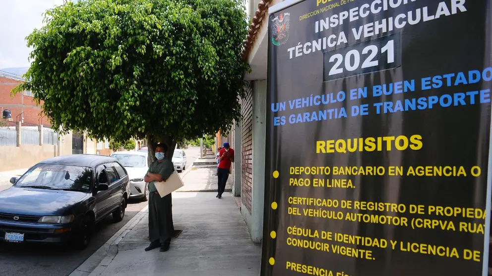 Inspección Técnica Vehicular en la avenida Ecológica y calle 26 de Junio (Cruce Taquiña). NOÉ PORTUGAL.