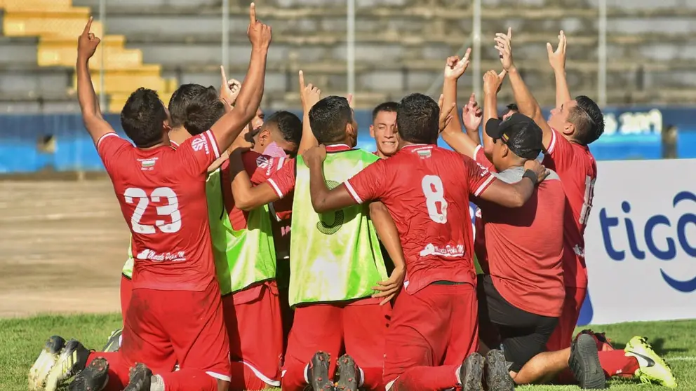 Jugadores de Universitario festejan un gol. APG